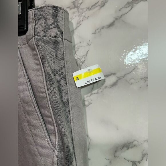 PAIGE Mayslie Jogger Gray Snakeskin Accent Women's Size 28 - Picture 4 of 10